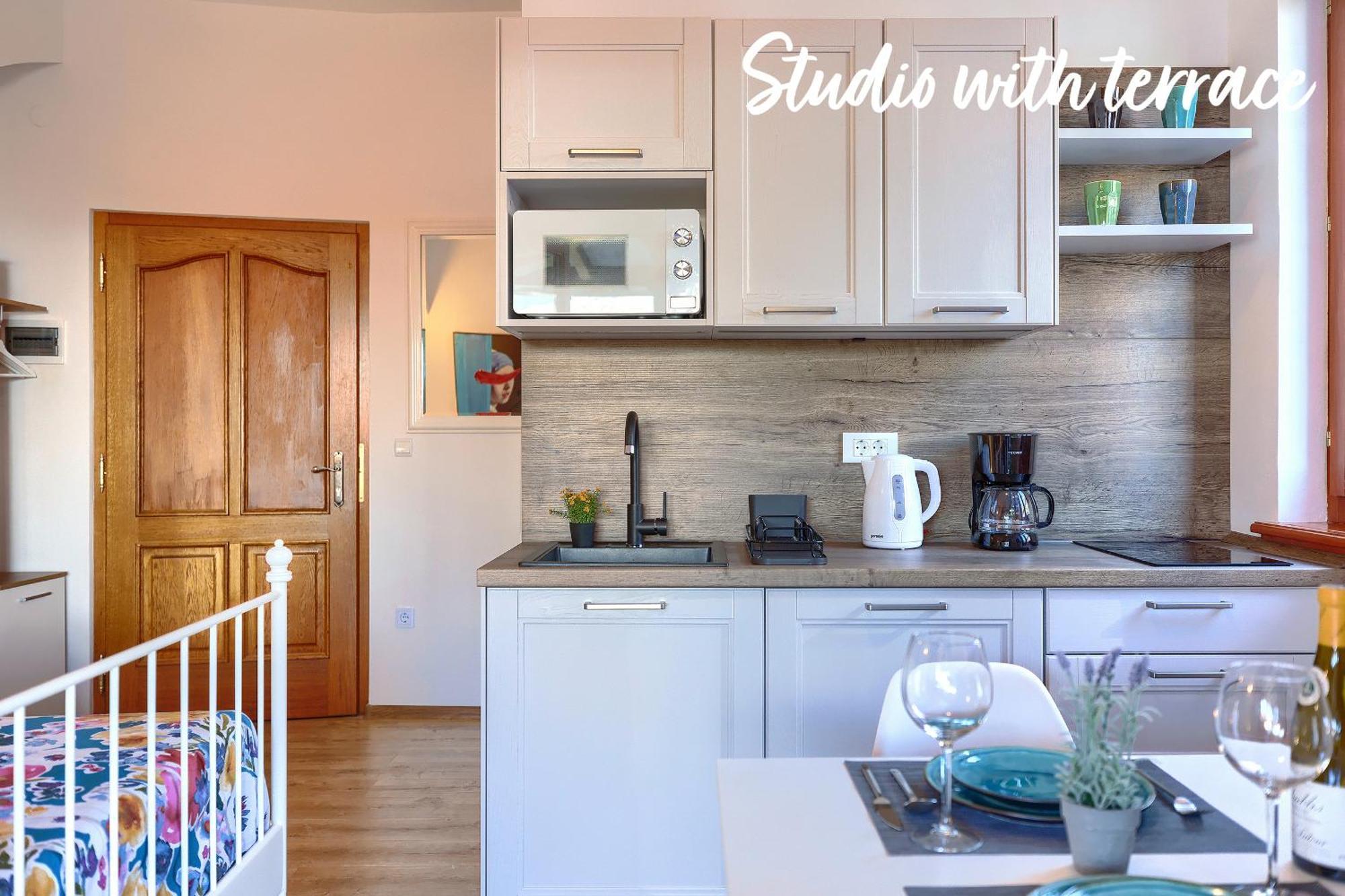 Studios Notte Sul Porto Ρόβινι Εξωτερικό φωτογραφία