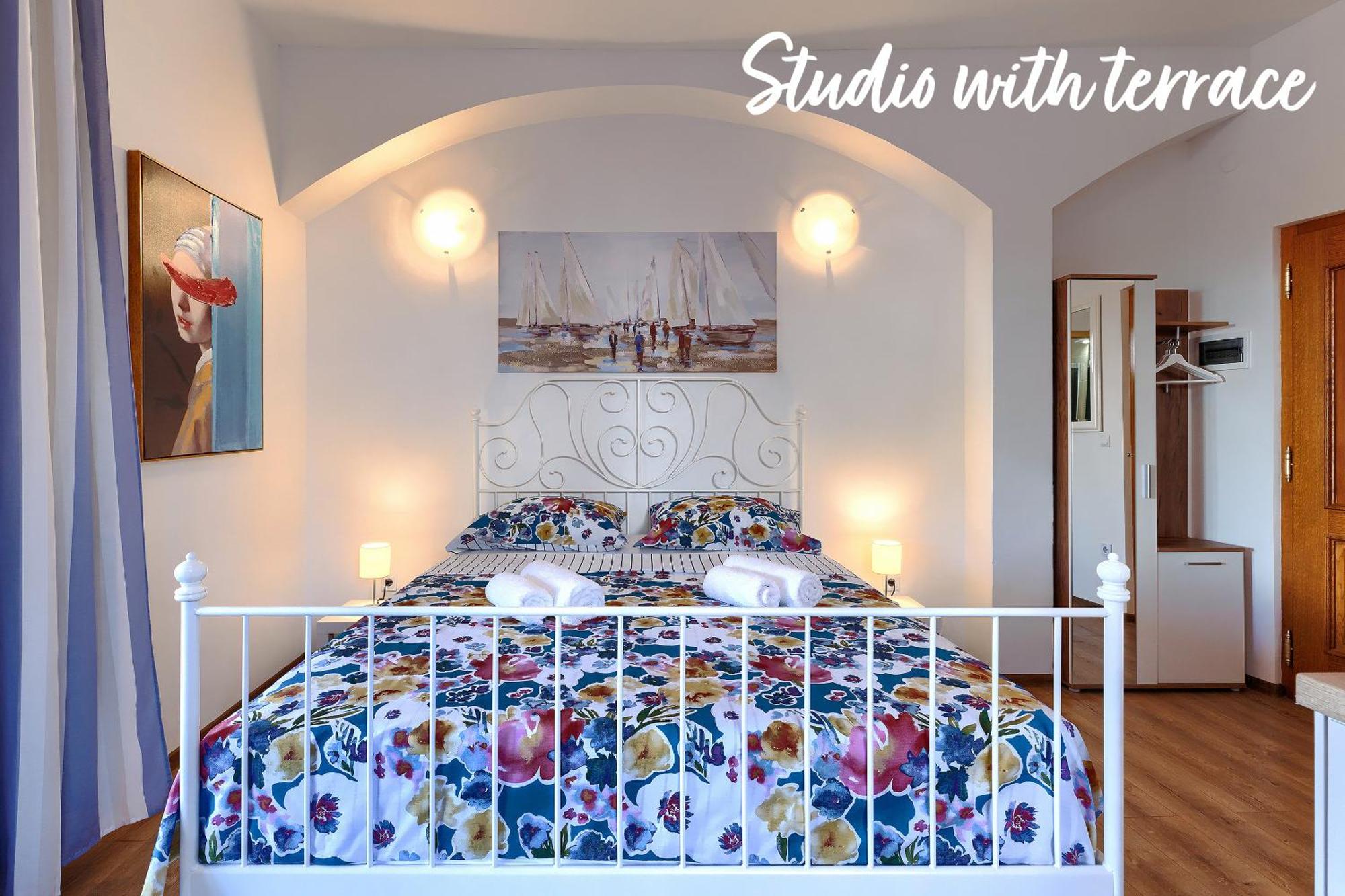 Studios Notte Sul Porto Ρόβινι Εξωτερικό φωτογραφία