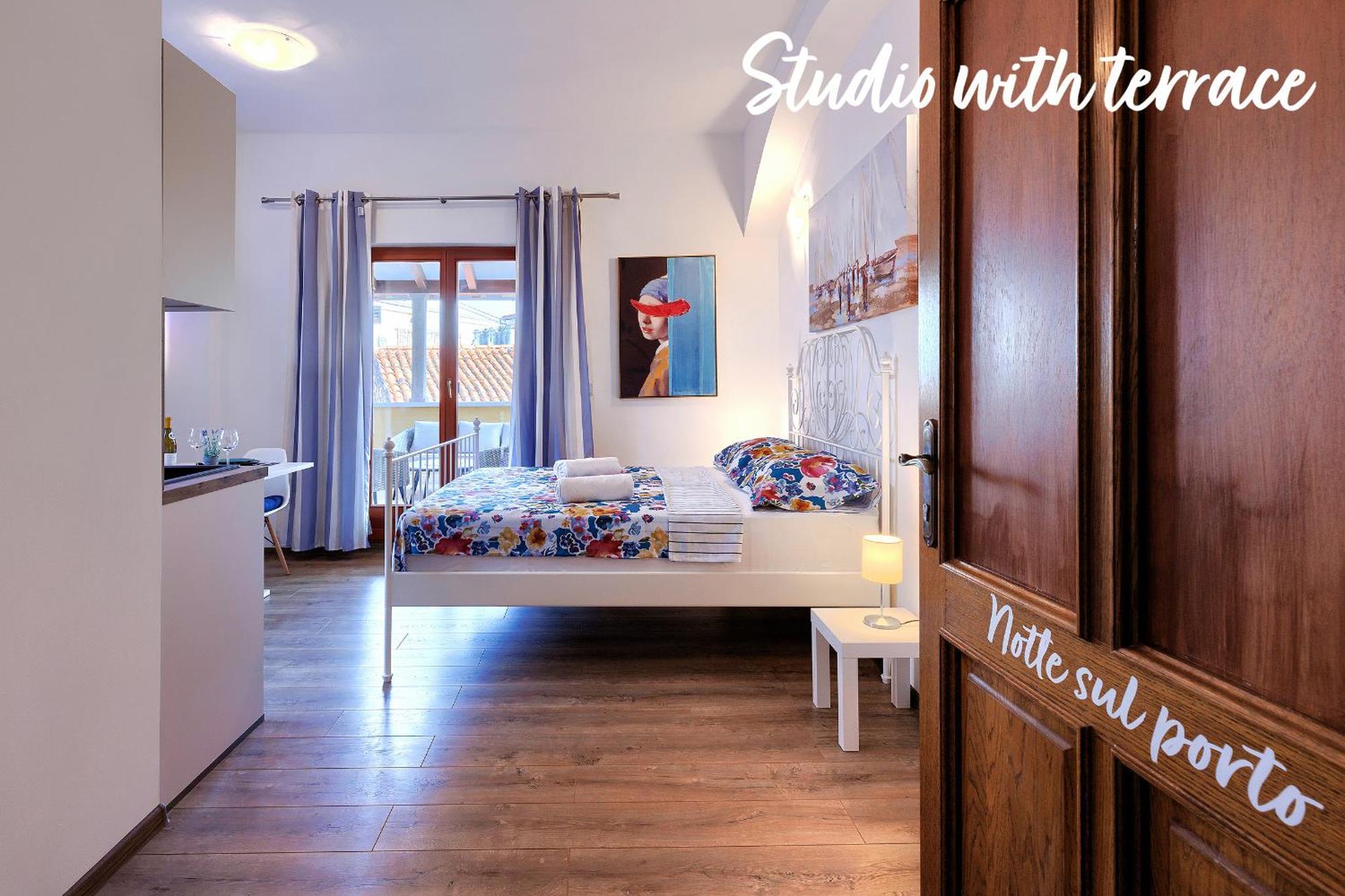 Studios Notte Sul Porto Ρόβινι Εξωτερικό φωτογραφία