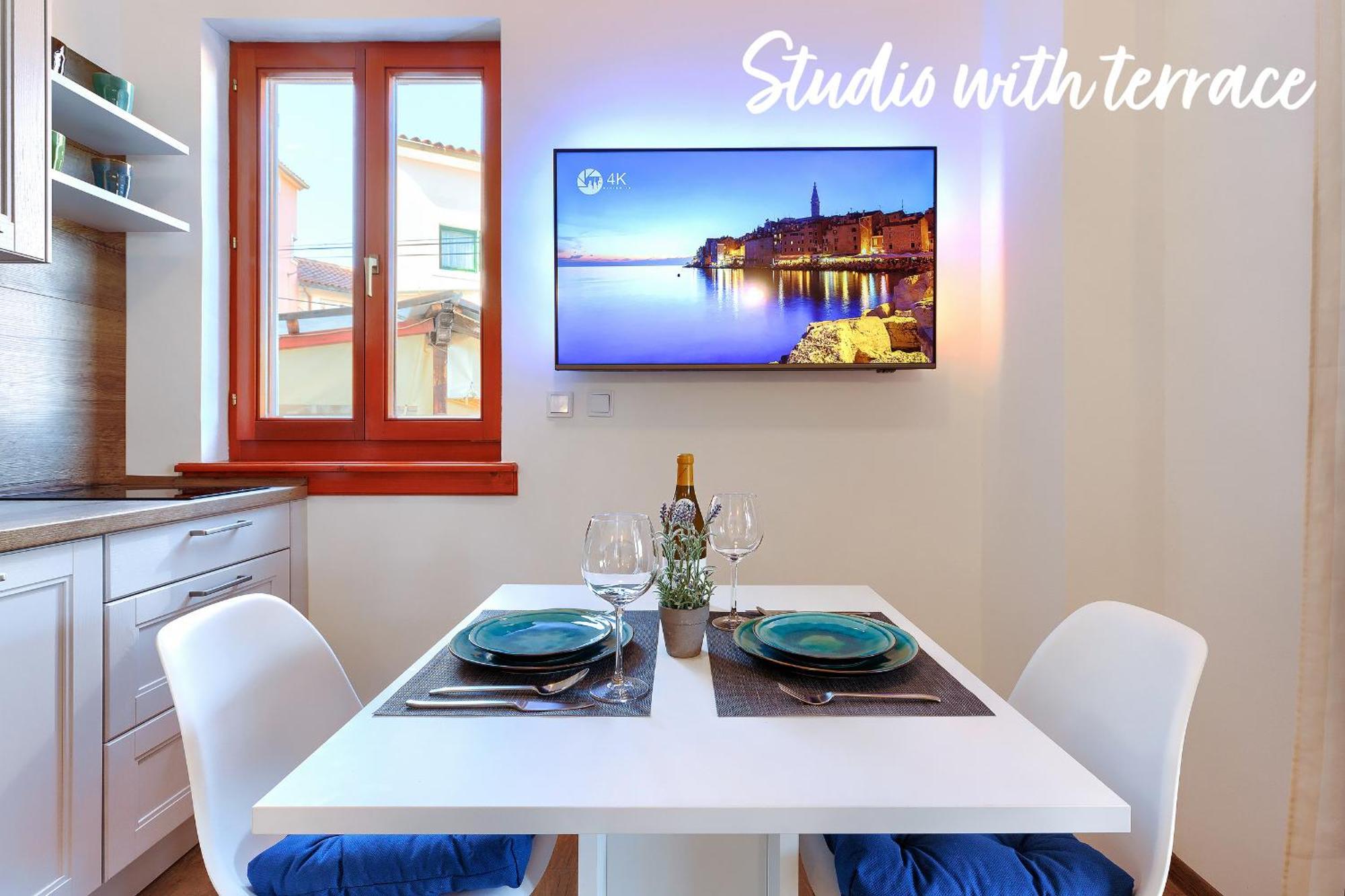 Studios Notte Sul Porto Ρόβινι Εξωτερικό φωτογραφία