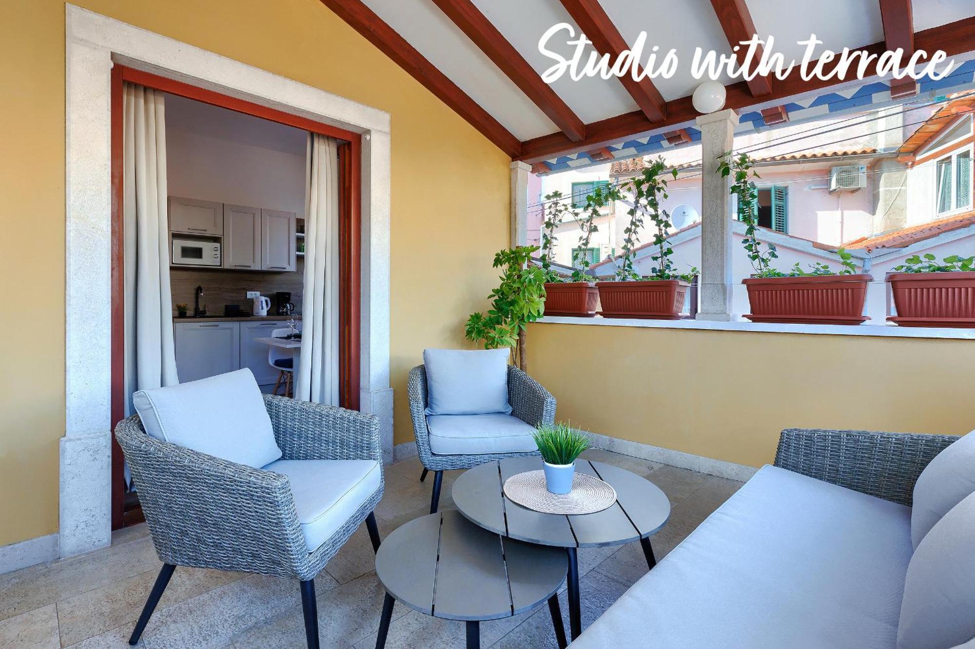 Studios Notte Sul Porto Ρόβινι Εξωτερικό φωτογραφία