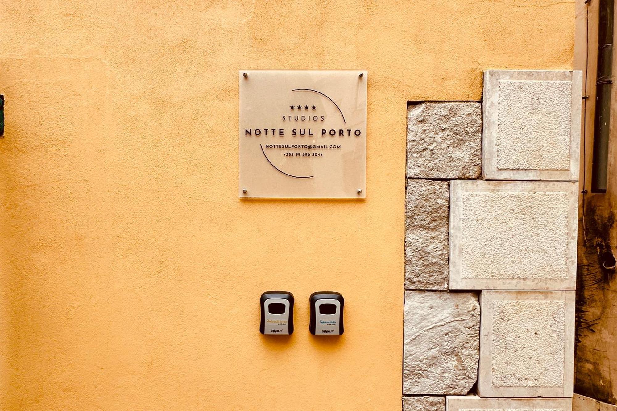 Studios Notte Sul Porto Ρόβινι Εξωτερικό φωτογραφία