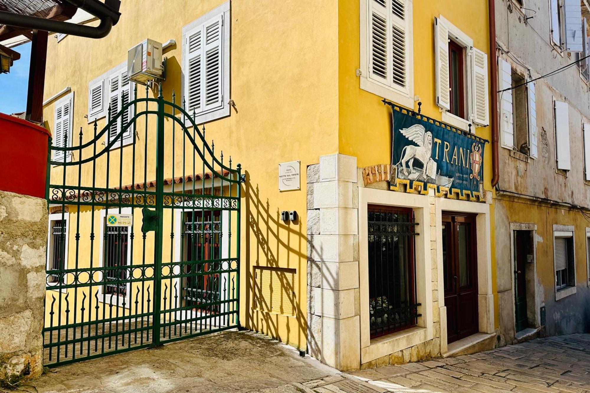 Studios Notte Sul Porto Ρόβινι Εξωτερικό φωτογραφία